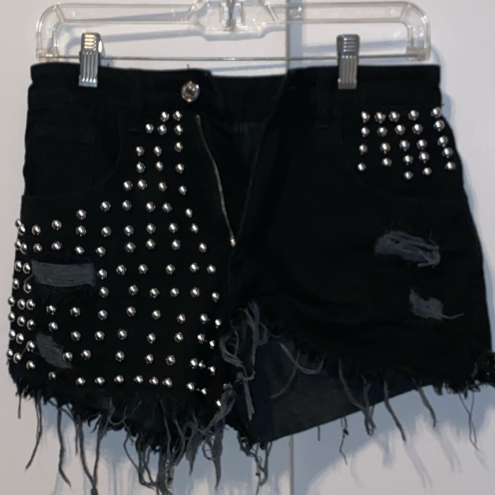 Black high waisted jean shorts.